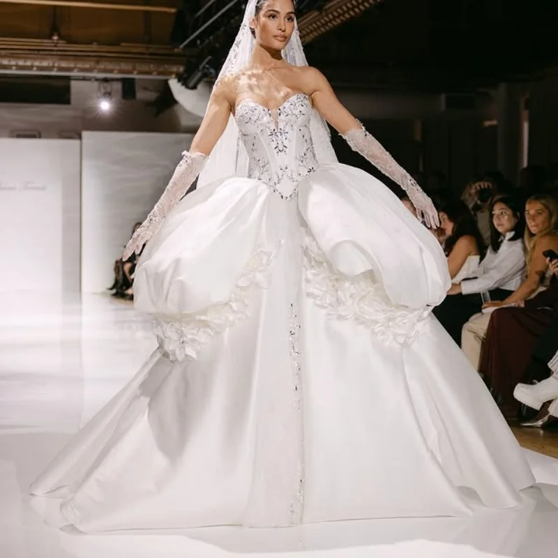 Maßgeschneidertes glitzerndes A-Linien-Hochzeitskleid 2025, zarte Stickerei, Perlenstickerei, Prinzessin-Brautkleid