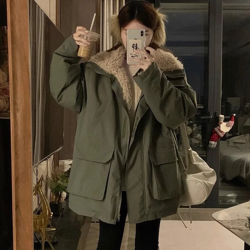 ​ ​ เสื้อโค้ทพาร์กาผู้หญิงแบบยาว ปี 2025 สำหรับฤดูหนาว หนา อุ่น บุด้วยขนแกะผสม กันน้ำ เหมาะสำหรับกิจกรรมกลางแจ้ง ​ ​