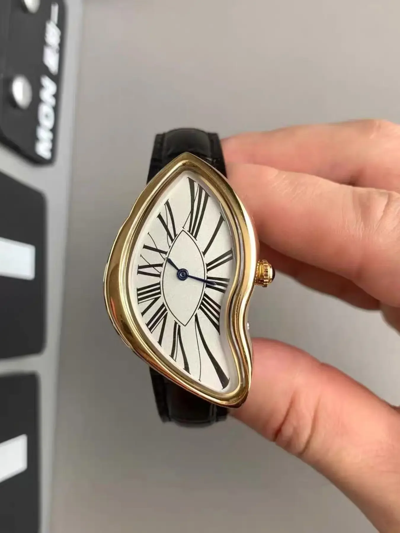 Creative Irregular Shaped Fashionable Analog Watch, Vintage Y2K Quartz Wristwatch with Alloy Case and Mineral Glass, Unique Fashion Accessory for Daily Wear