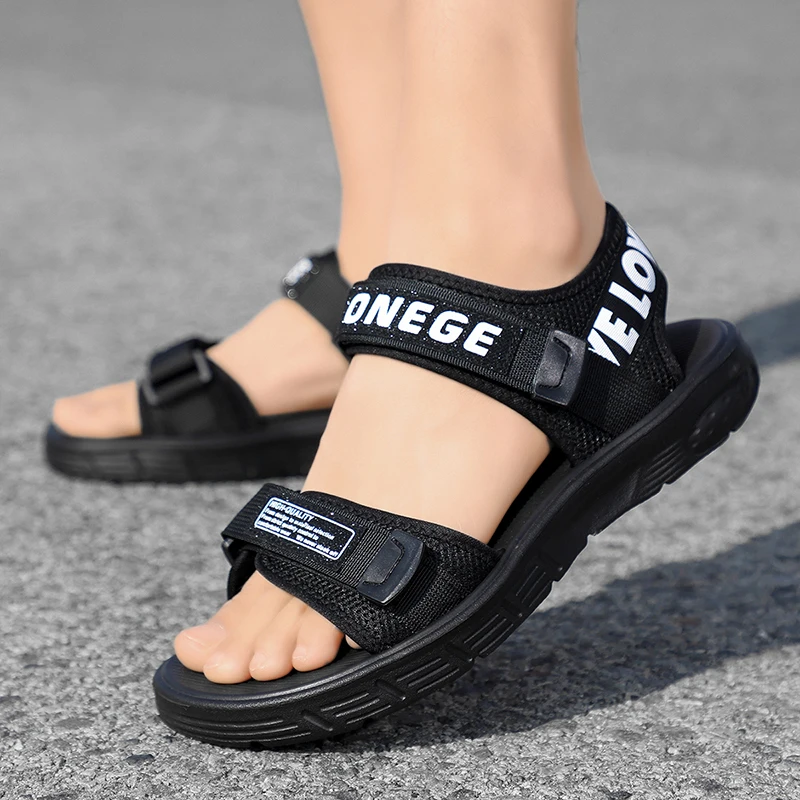 

A Pair of New Wear-Resistant Casual Shoes, Fashionable and Versatile Sandals, Thick-Soled Beach Shoes