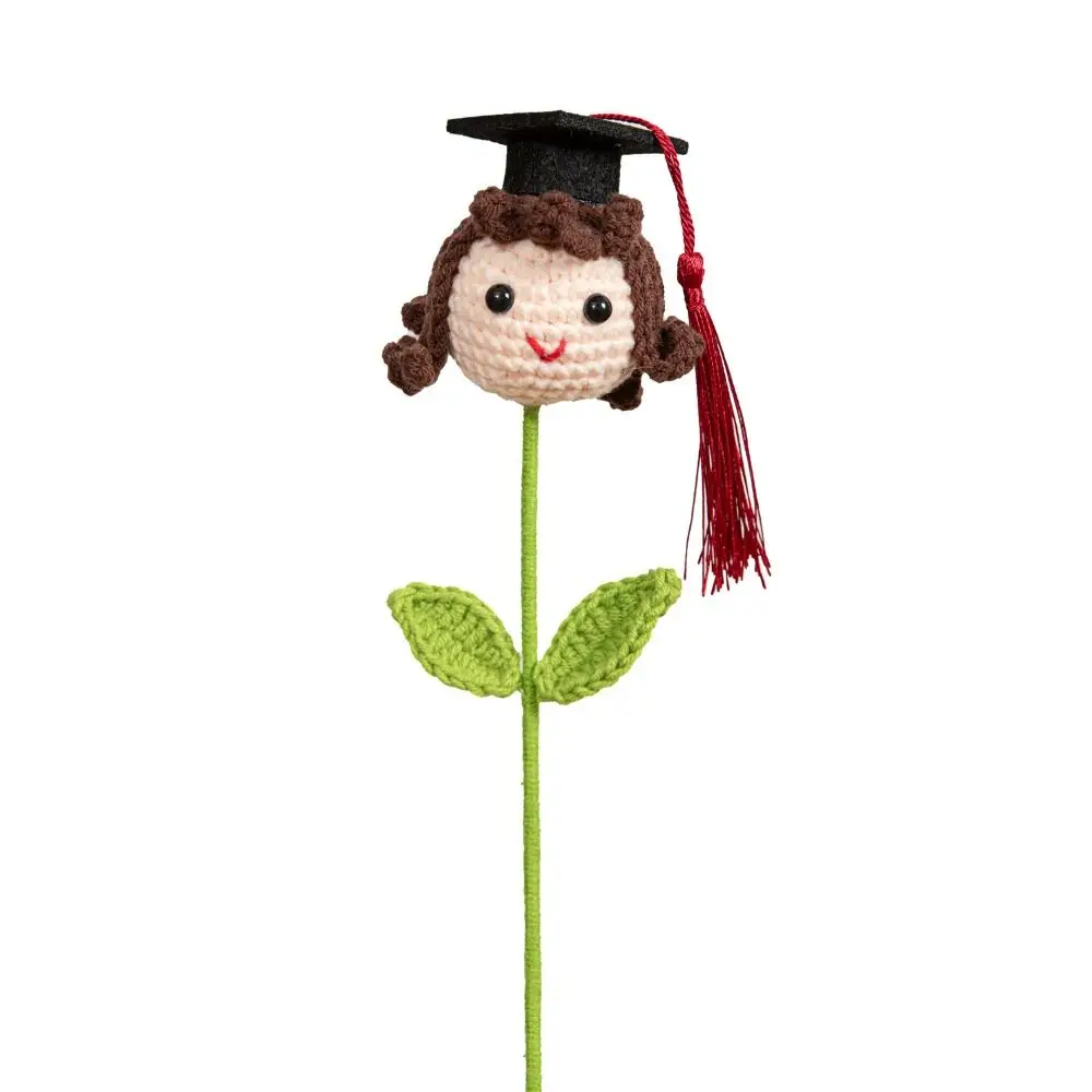 Doktorhüte, Abschlussfeier, gestrickte Blume, handgewebtes Garn, künstlicher gewebter Häkelblumenstrauß, Häkeldesign, gestrickte Blume