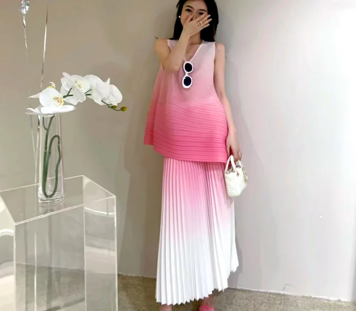 2 Pieces Woman Summer Elegant Gradient Print Sleeveless Stretched Blouses Shirts Tops And Pleated Ladies Party Skirts Suits NS88