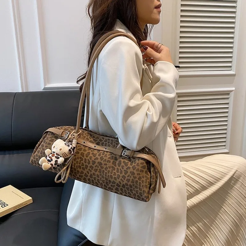 

Elegant Shoulder Bag For Women A Touch Of Class And Sophistication For The Office