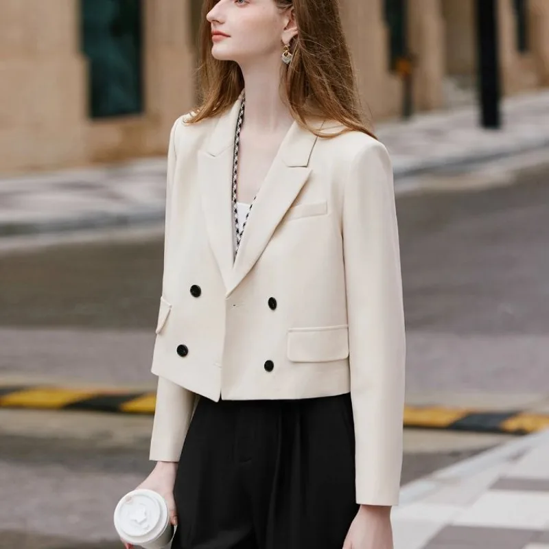 سترة نسائية قصيرة باللون البيج لخريف 2025 وصلت حديثًا سترة عمال مكتبية صغيرة مزدوجة الصدر