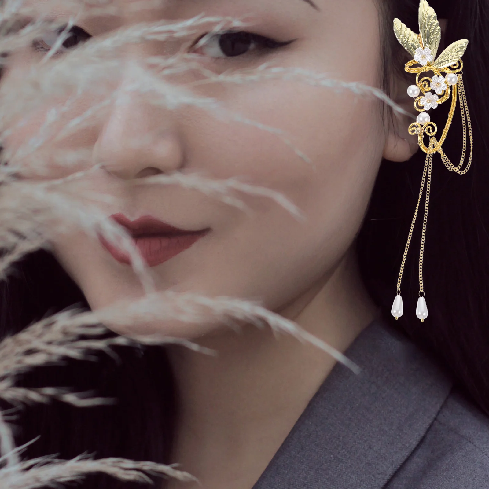 

2Pcs Butterfly Wing Tassel Earrings Dangle Clip on Non Pierced Ear Clips for Women Fashion Decorative Statement Accessories