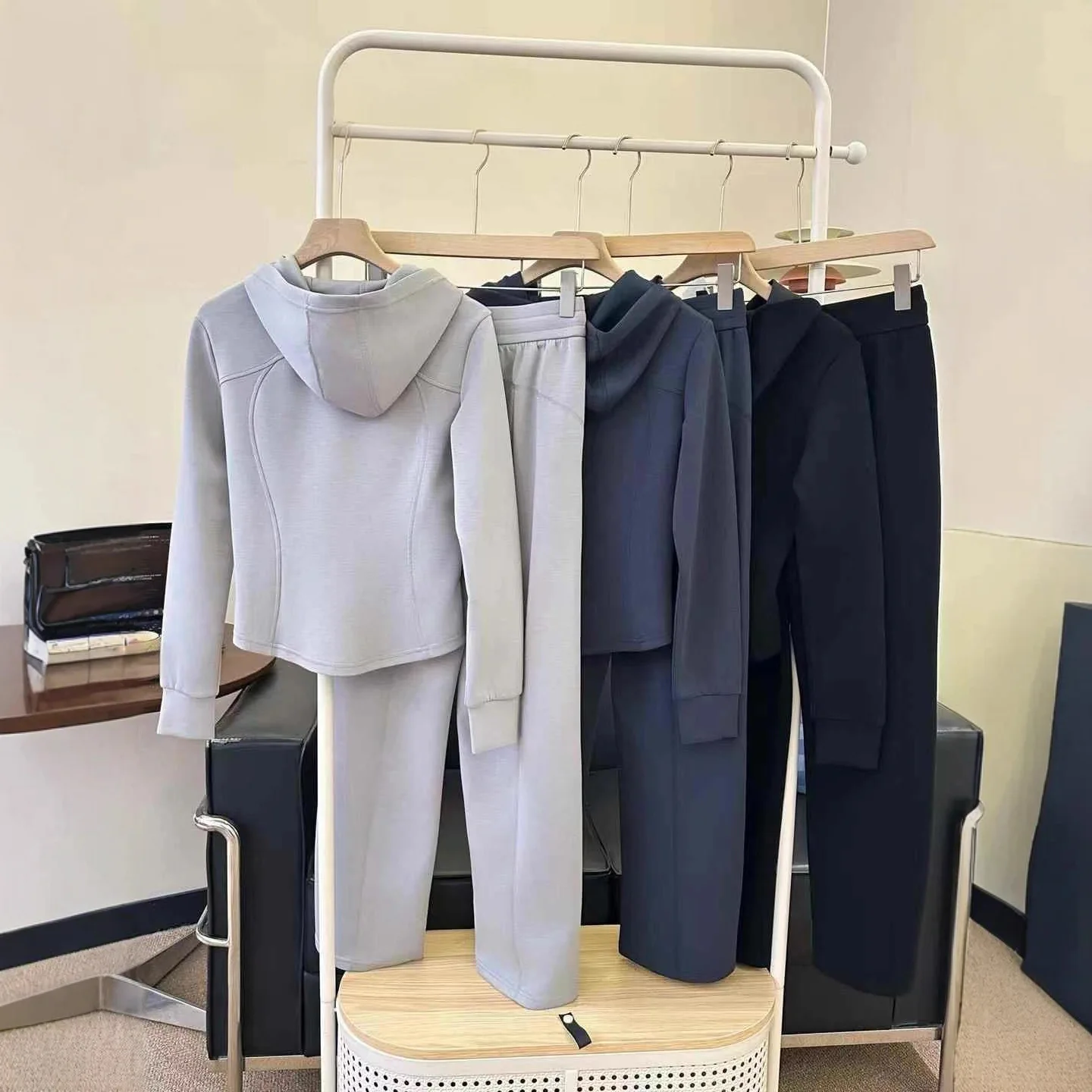 لولو ملابس رياضية سليم صالح المرأة طقم هوديي غير رسمي الجيل الثاني 2025 الخريف نمط جديد أبلى خصر صغير عصري