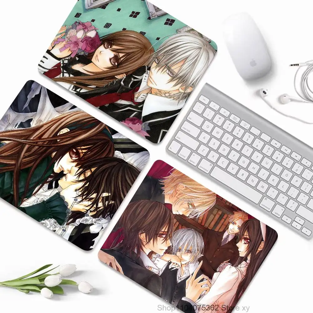 Cartoon Animation Vampire Knight Mousepad Small LockEdge Mouse Pad For Gamers Computer Desk Pad Rectangular Anti-slip Rubber