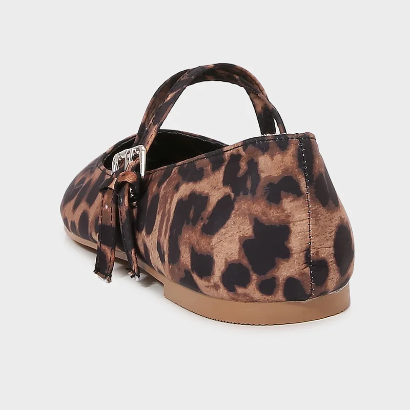 2026 مصمم ليوبارد طباعة الباليه الشقق المرأة موضة مزدوجة رقيقة حزام مشبك تصميم ماري جين أحذية أحذية امرأة مريحة