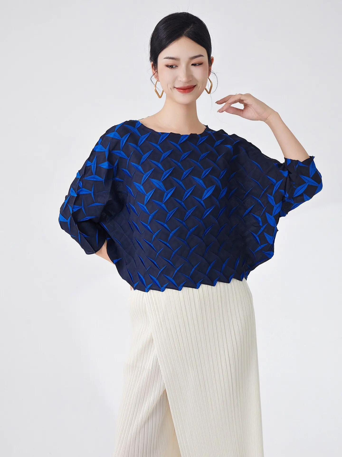 IN  STOCK Fashionable niche design pleated color-block crew neck batwing sleeve loose T-shirt  HOT SELLING