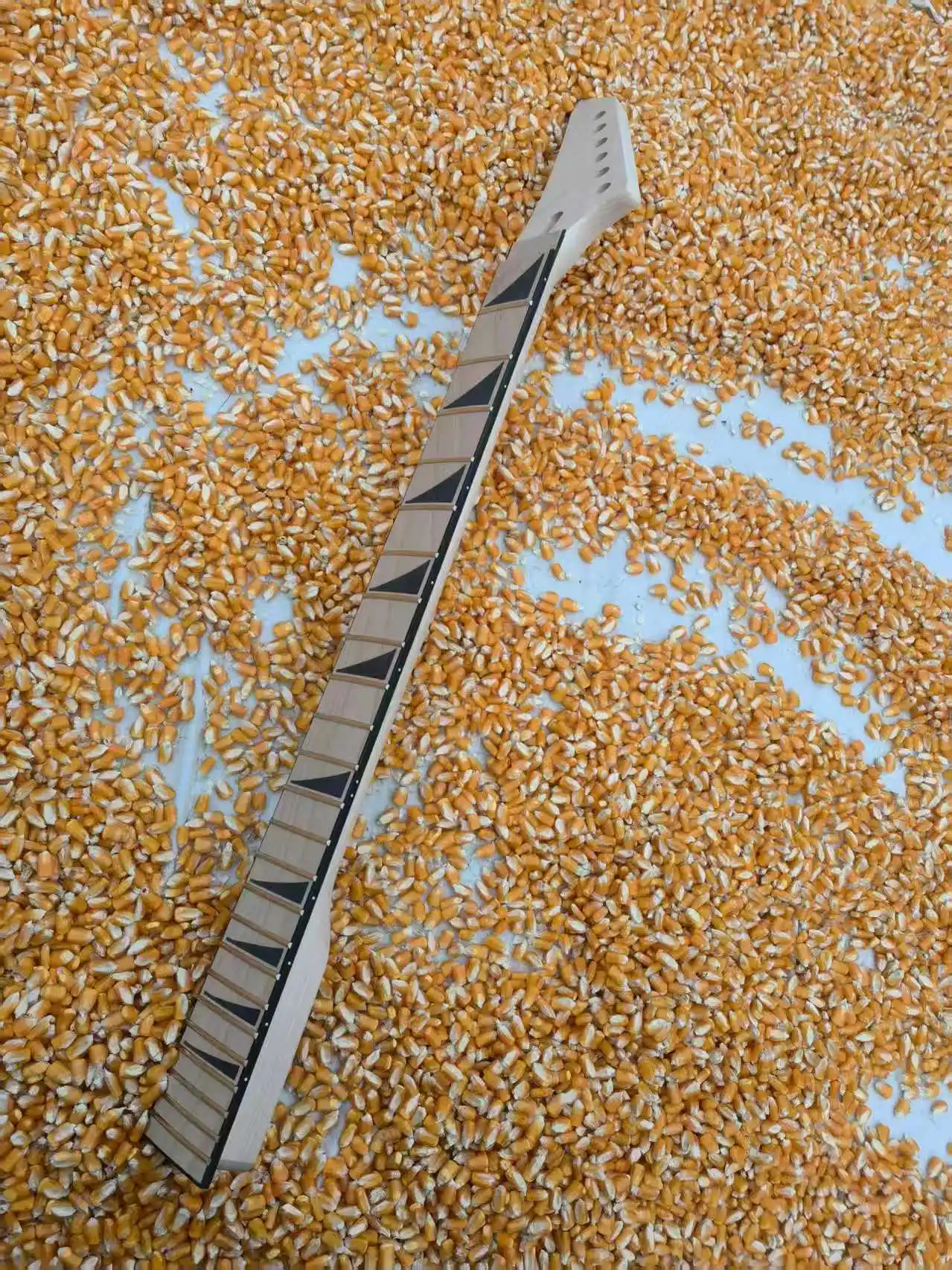 24-frettes-255-pouces-manche-en-erable-touche-en-erable-j14-1-reliure-noire