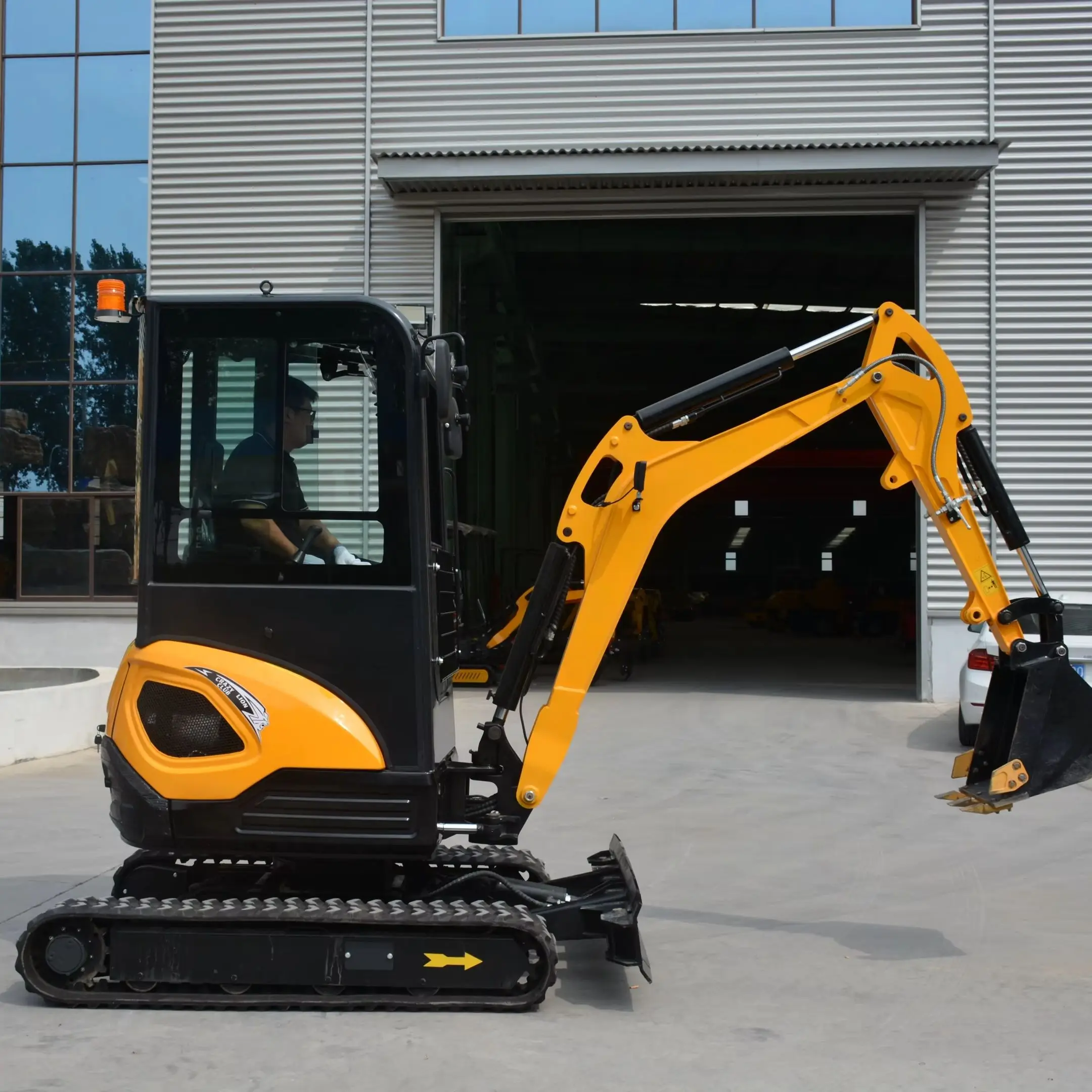 รถขุดขนาดเล็ก 2.0 ตัน รุ่นที่ดีที่สุด รถขุดขนาดเล็ก ราคาถูก พร้อมบุ้งกี๋ขาย