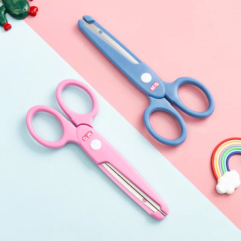 M&G children\'s student scissors labor-saving do not hurt the hands of kindergarten students with handmade paper cutting DIY