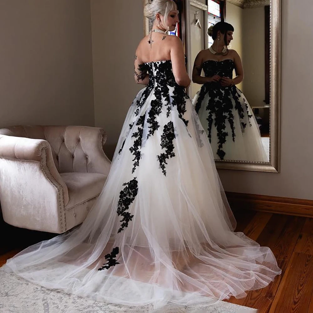 Customized Floral Appliqued Princess Wedding Ball Gowns Strapless Sweetheart Big Size Customize Brush Train Modern Bridal Gowns