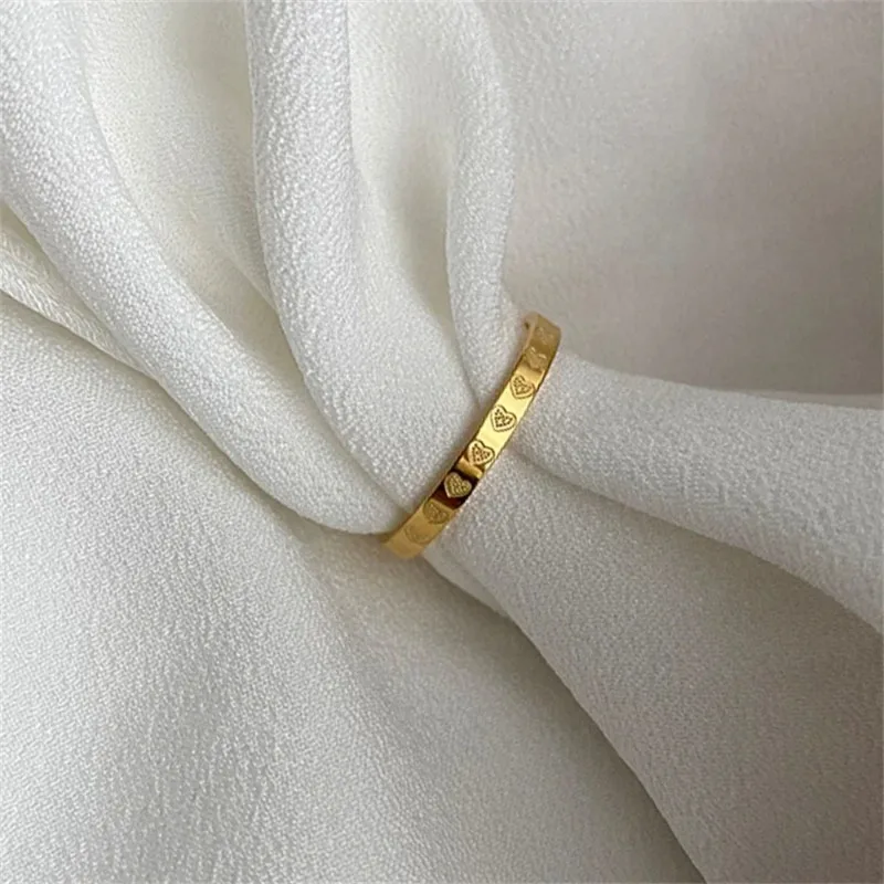 Golden Stainless Steel 2mm Love Heart Pattern Rings Women Size 5/6/7/8/9/10# Thin Finger Ring Wedding Band Engagement Jewelry