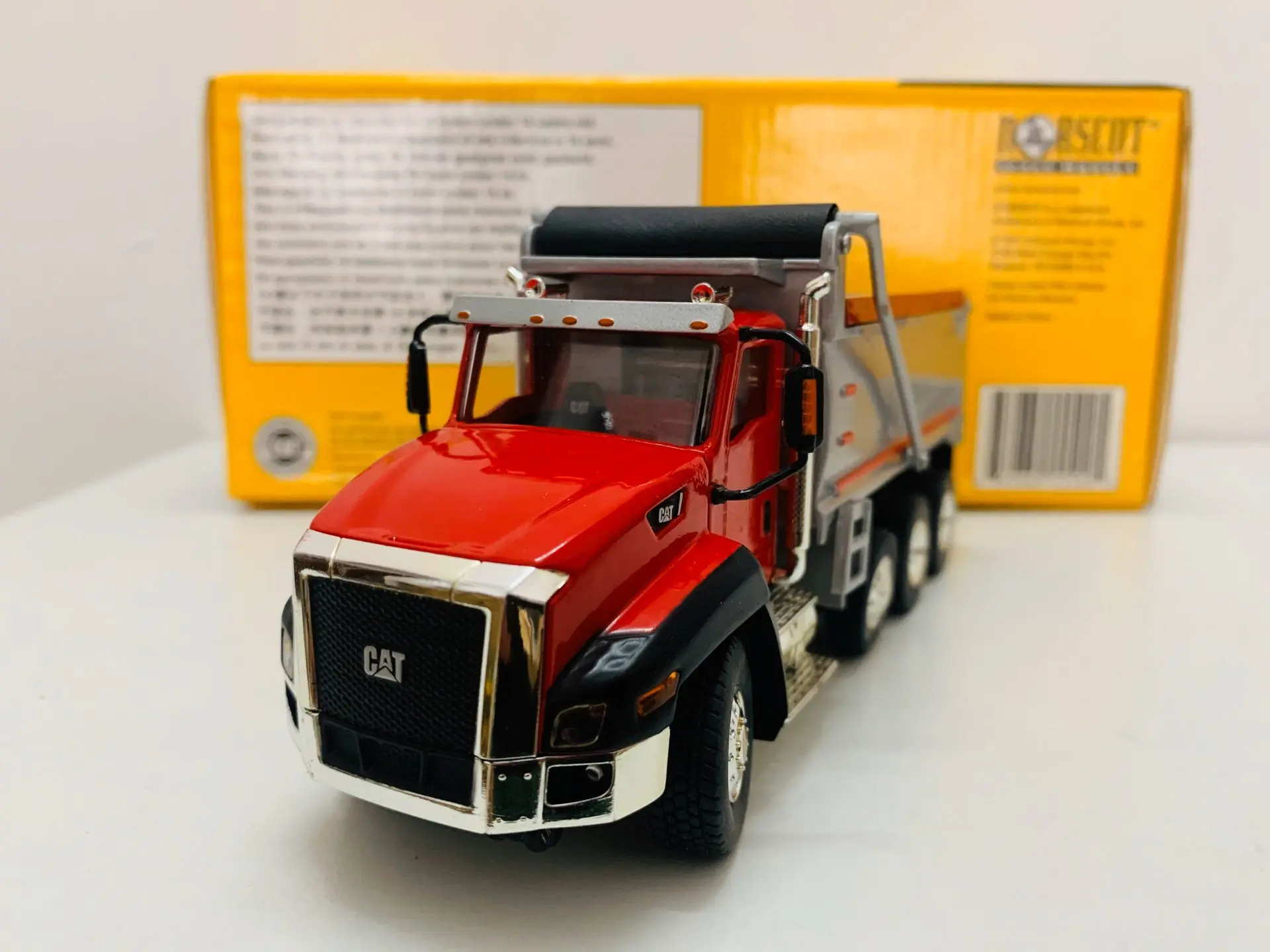 CT660 Dump Truck 1:50 Scale DieCast Model 55502 New