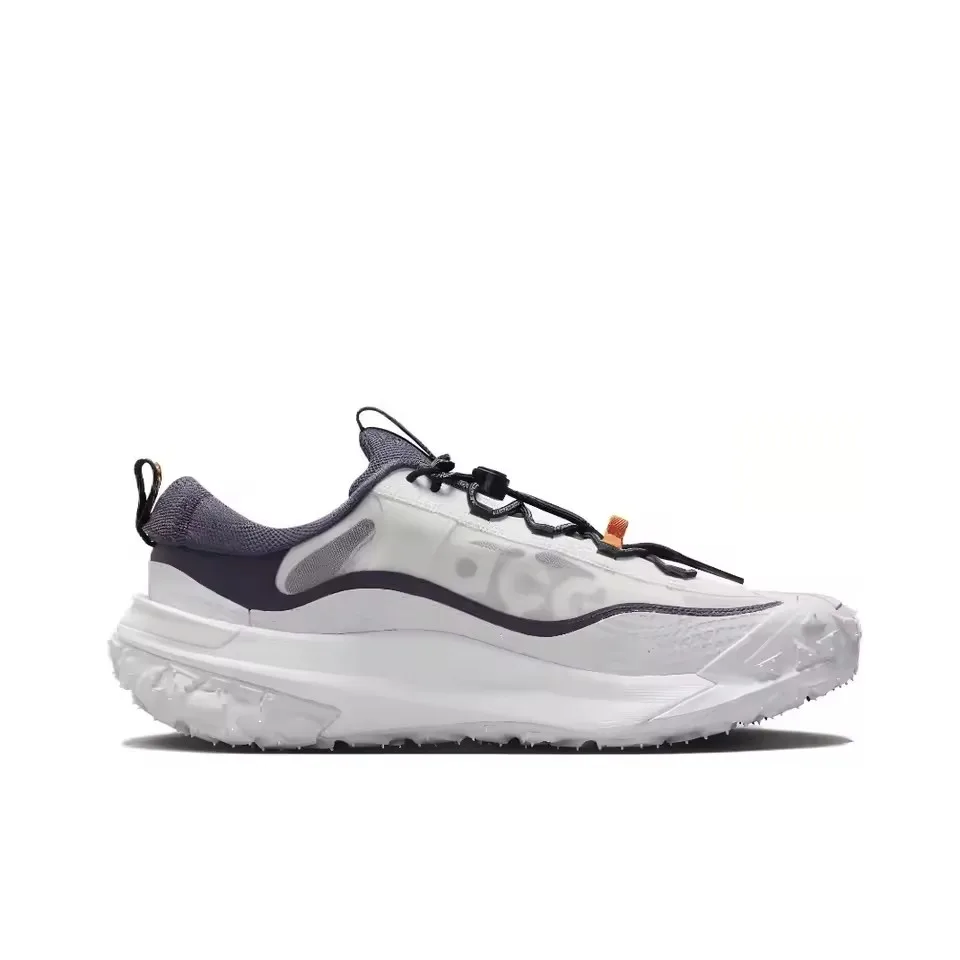 حذاء Nike ACG Mountain Fly 2 LOW GORE-TEX للرجال والنساء، حذاء رياضي مقاوم للماء وجيد التهوية، مريح ويمكن ارتداؤه باللون الأبيض