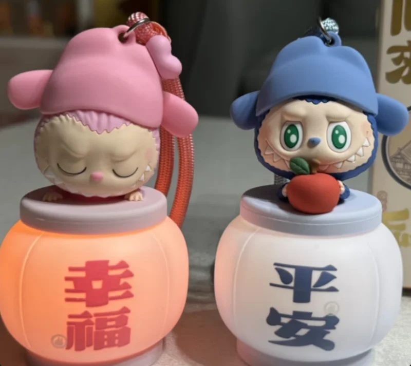 В наличии Labubu Original The Monsters Come Here Fun Series слепая коробка силиконовый ночник подвеска украшение новогодние подарки