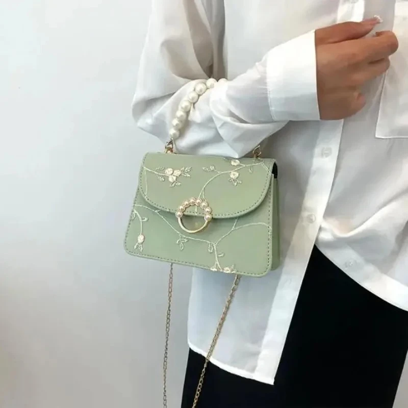 2024 New Women Flower Embroidery Shoulder Bags Messenger Bags Vintage Pearl Chain Handbags Female Fashion  Crossbody Bags