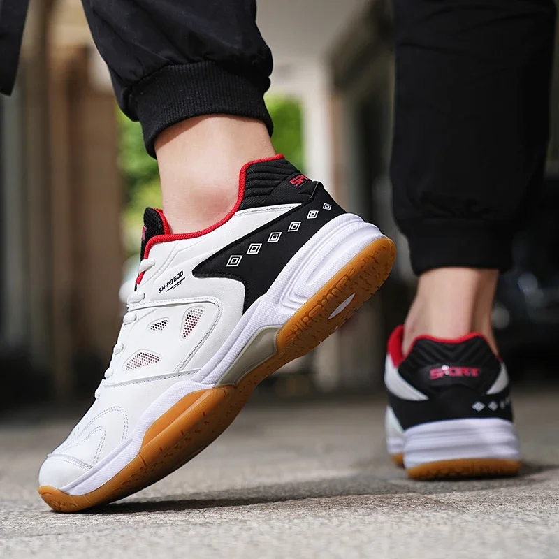 Novos sapatos de badminton dos homens respirável anti-deslizamento tênis sapatos de vôlei para formadores tênis confortáveis sapatos atléticos