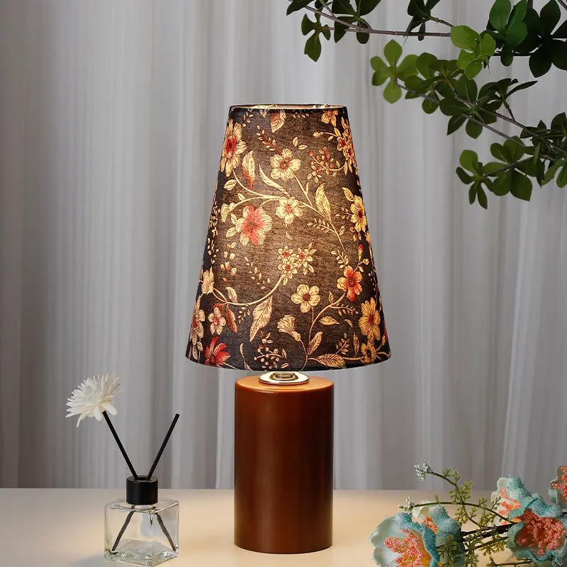 Schöne Retro-Tischlampe mit Blumenmuster, Schlafzimmer-Nachttischlampe, romantische Atmosphäre, Nachtlicht