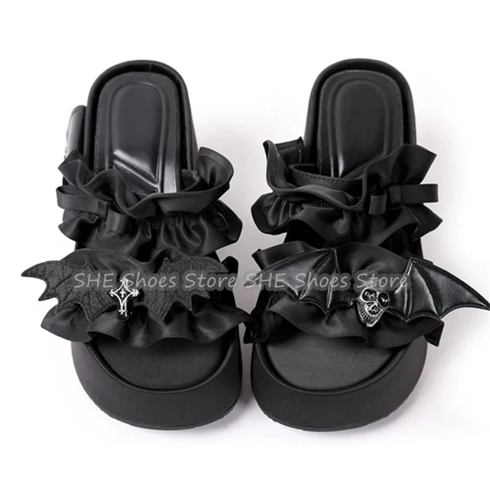 

Y2K Punk Skull Decor Ruffle Women Wedge Mules Open Toe Platform Chunky Bottom Slippers Lady Summer Outdoor Casual Sandals