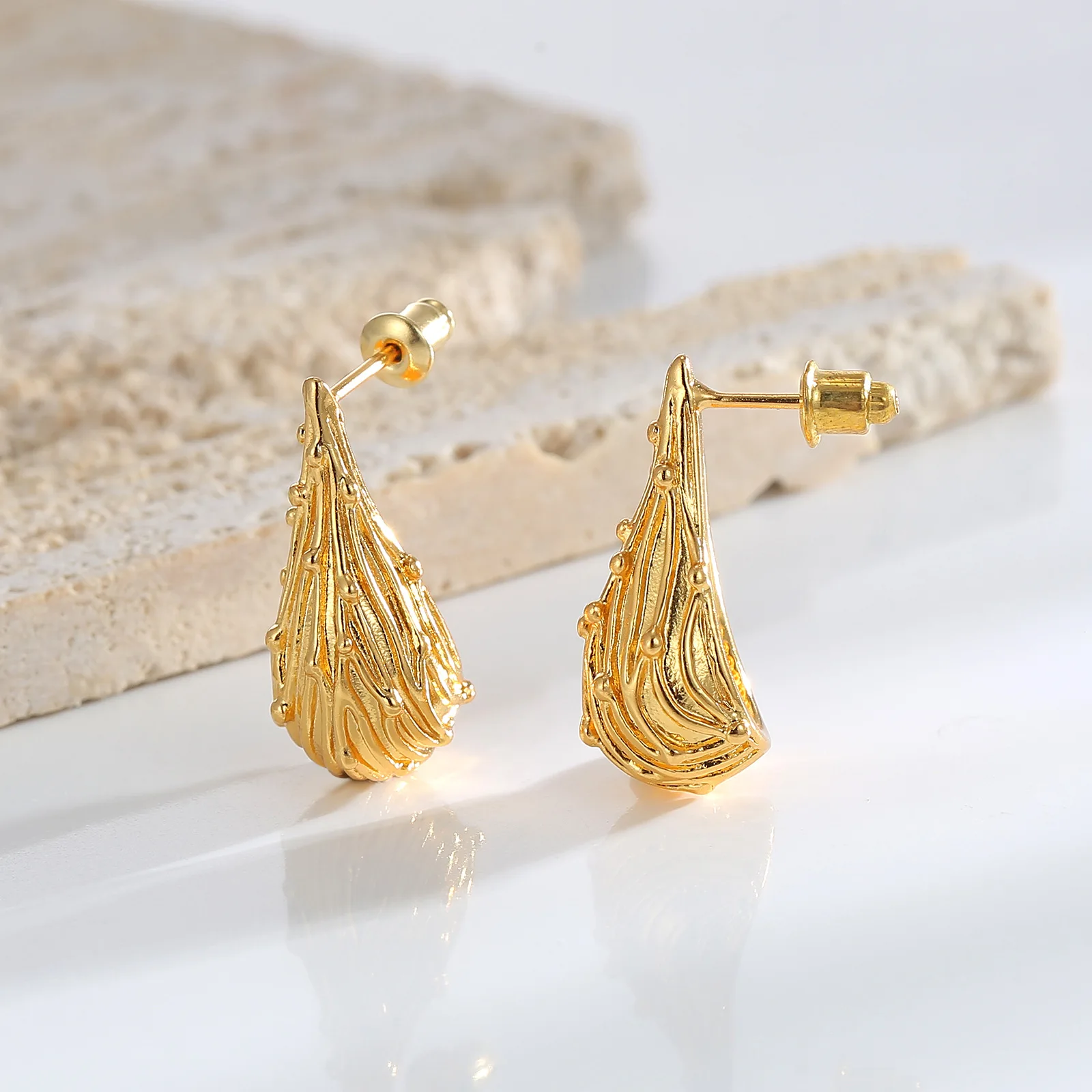 Small Waves Earrings Light Luxury High Sense of Summer Fashion Agile and Elegant Personality Shape Drop Earrings