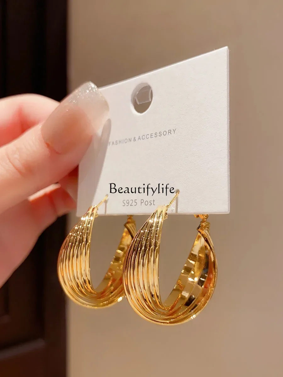 

Niche light luxury Hong Kong style circle earrings women's retro temperament earrings high-end sense