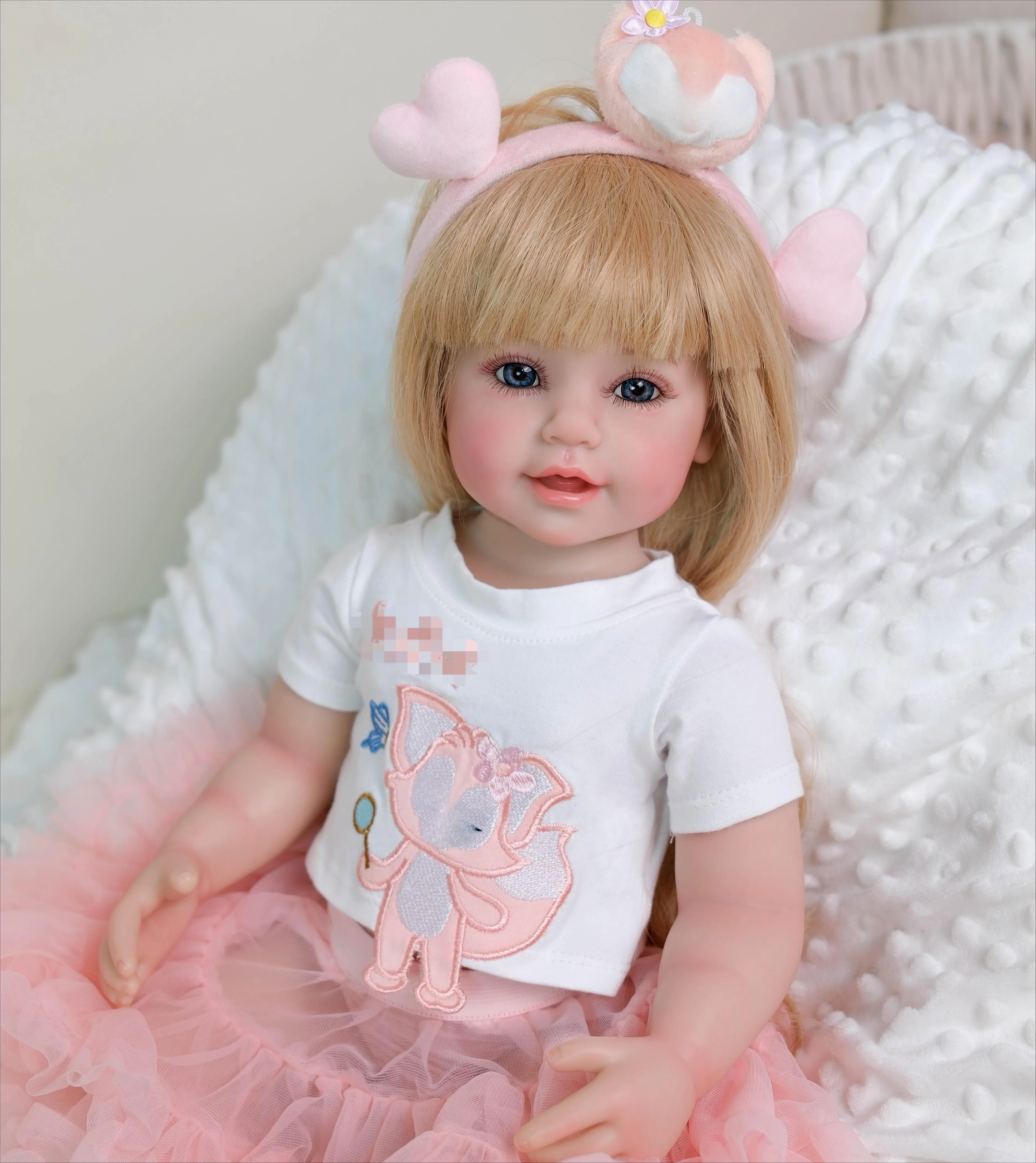 웃는 다시 태어난 아기 소녀 인형 22인치 풀 바디 비닐 긴 머리 공주 실물 같은 다층 페인팅 3D 피부 어린이 선물