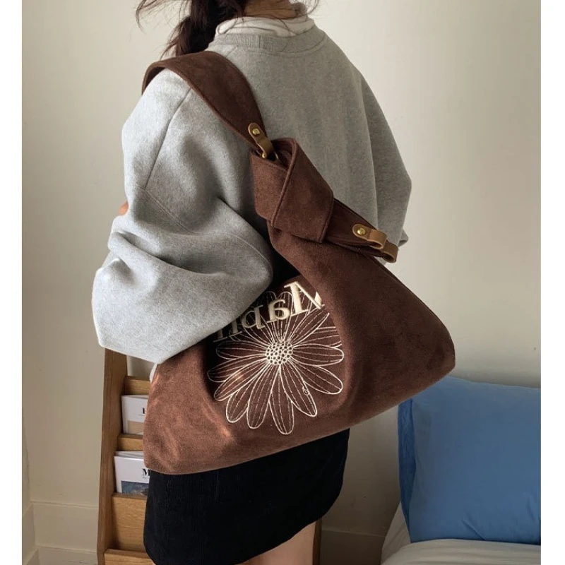

Large Capacity Tote Bag 2025 Autumn and Winter New Fashion Commuter Shoulder Armpit Bag Niche Texture Handbag