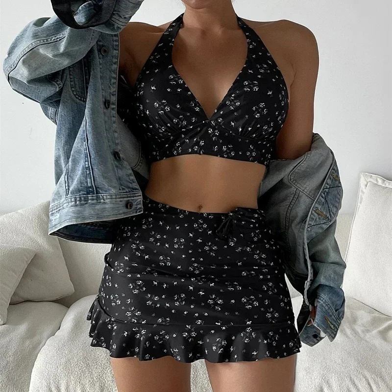 Sexy baixo corte conjunto de biquíni & babados saia cover-up feminino 3 peças maiô halter bandagem monokini sem costas fatos de banho