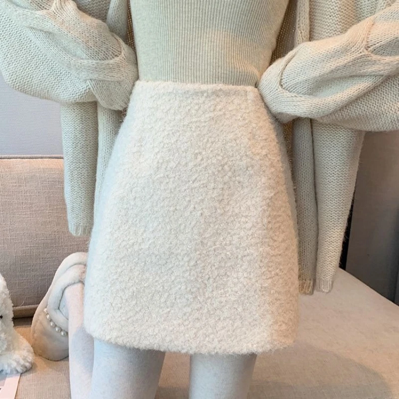 

Thickened Skirt Women's Autumn and Winter High Waist A-shaped Short Skirt with Hips and Solid Color