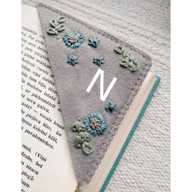 Creative embroidered bookmarks, personalized hand-embroidered book corners, school supplies, cute bookmarks