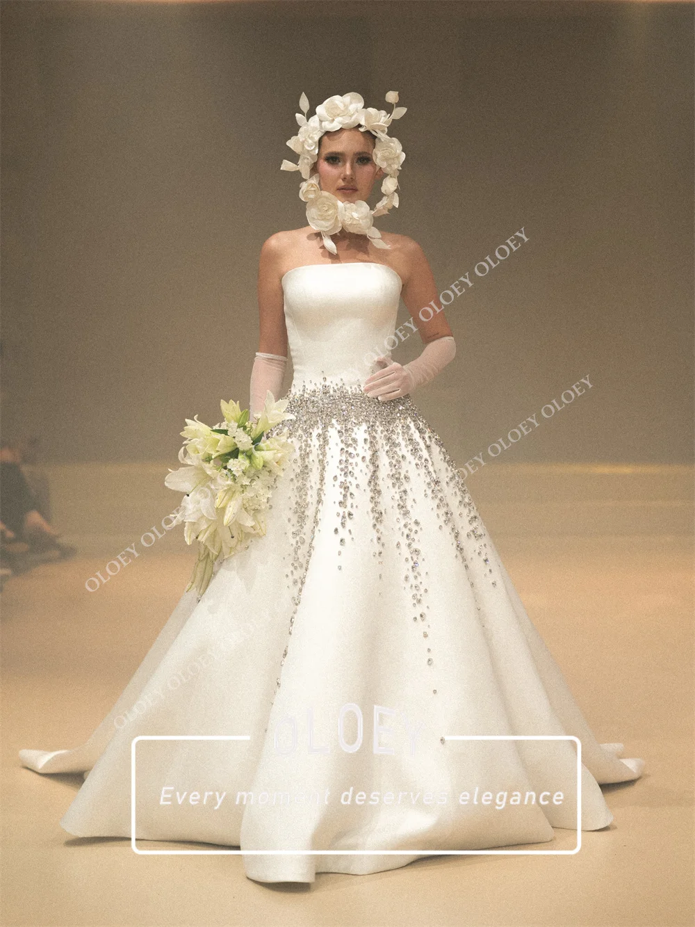 OLOEY Luxury White Mikado Satin Wedding Dress With Hand Sewning Crystals Strapless A Line Bridal Gown Robe De Mariage Customized