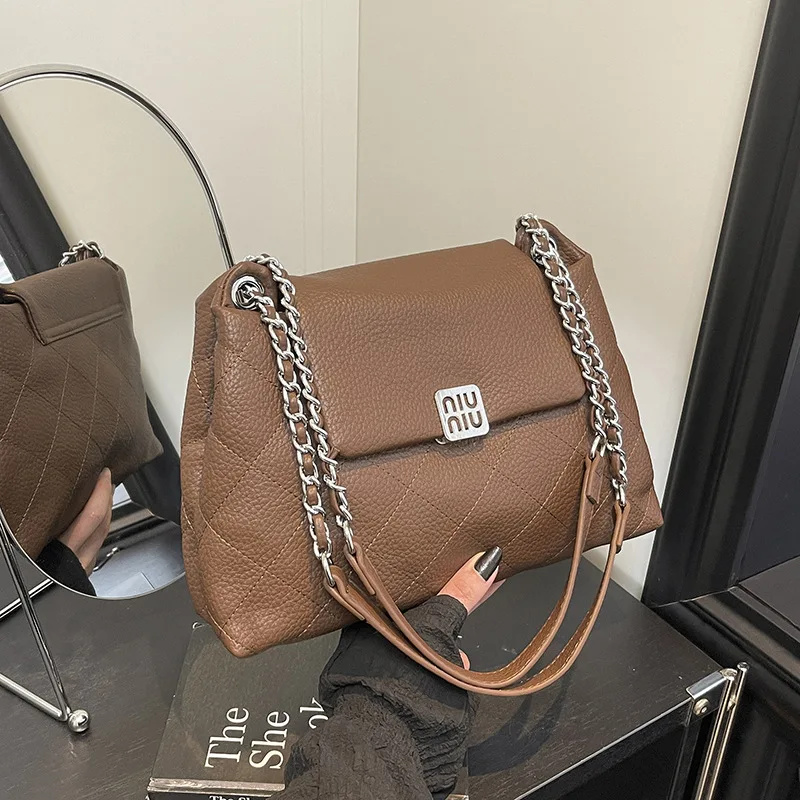 

2025 Minimalist Square Bag, Elegant Chain Crossbody for Women, Chic Underarm Purse, Versatile Day-to-Night Tote, Textured Sling