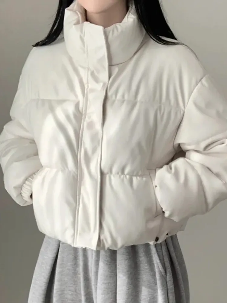 Jaqueta Fena de Couro PU Estilo Pão com Zíper, Gola Alta, Acolchoada e Versátil para o Inverno