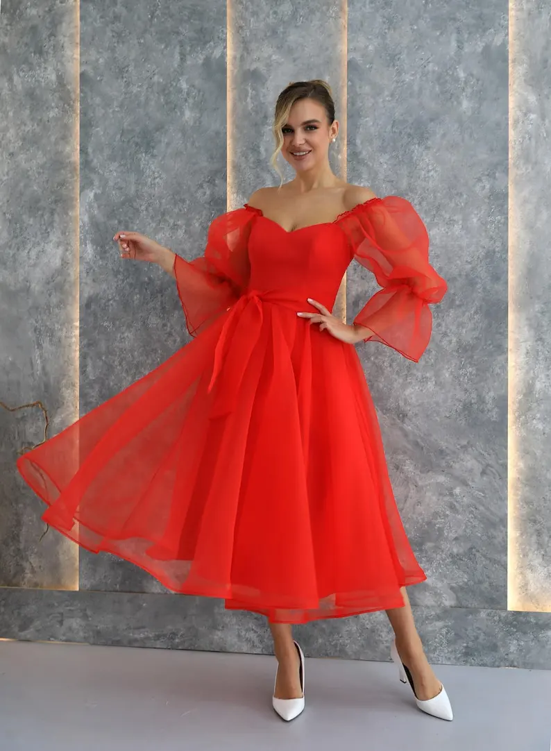Abito da festa in organza midi con corsetto rosso. Abito da cerimonia per Capodanno con spalle scoperte da fata Abito formale da donna elegante