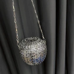 Bolso de hombro con bola de Metal de lujo para mujer, bolsos tejidos hechos a mano con lentejuelas, bolsos cruzados con cadenas de diseñador, bolso de noche para fiesta de boda