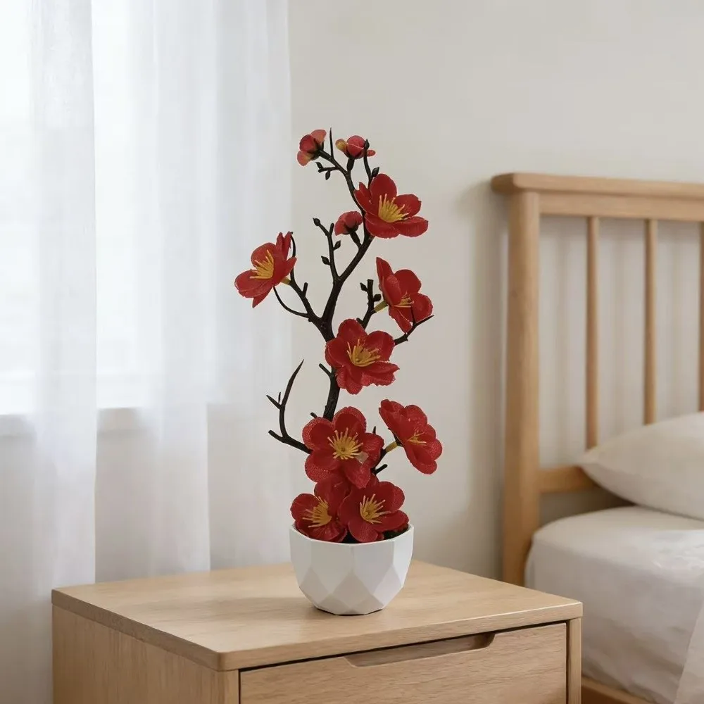Rote Künstliche Pflaumenblüten-Topfpflanze Kleiner Mehrblüteniger Künstlicher Winterblüten-Bonsai mit Weißem Kunststofftopf – Detail 5