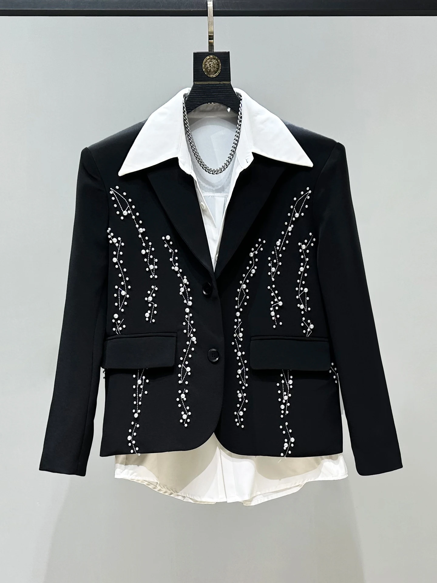 

Loose Fit ort Pearl Embroidery Jaet M Casual Pad oulder Bla Suiting Fabric Sewing Line Youthful Sle round Hemline