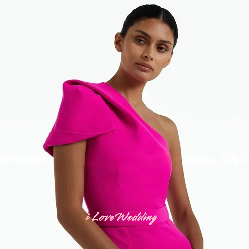 Heiße rosa One-Shoulder-Abendkleider 2025, Satin, Meerjungfrau, Falten, bodenlang, Abendkleid, elegante Hochzeits-Party-Kleider, individuell gestaltet