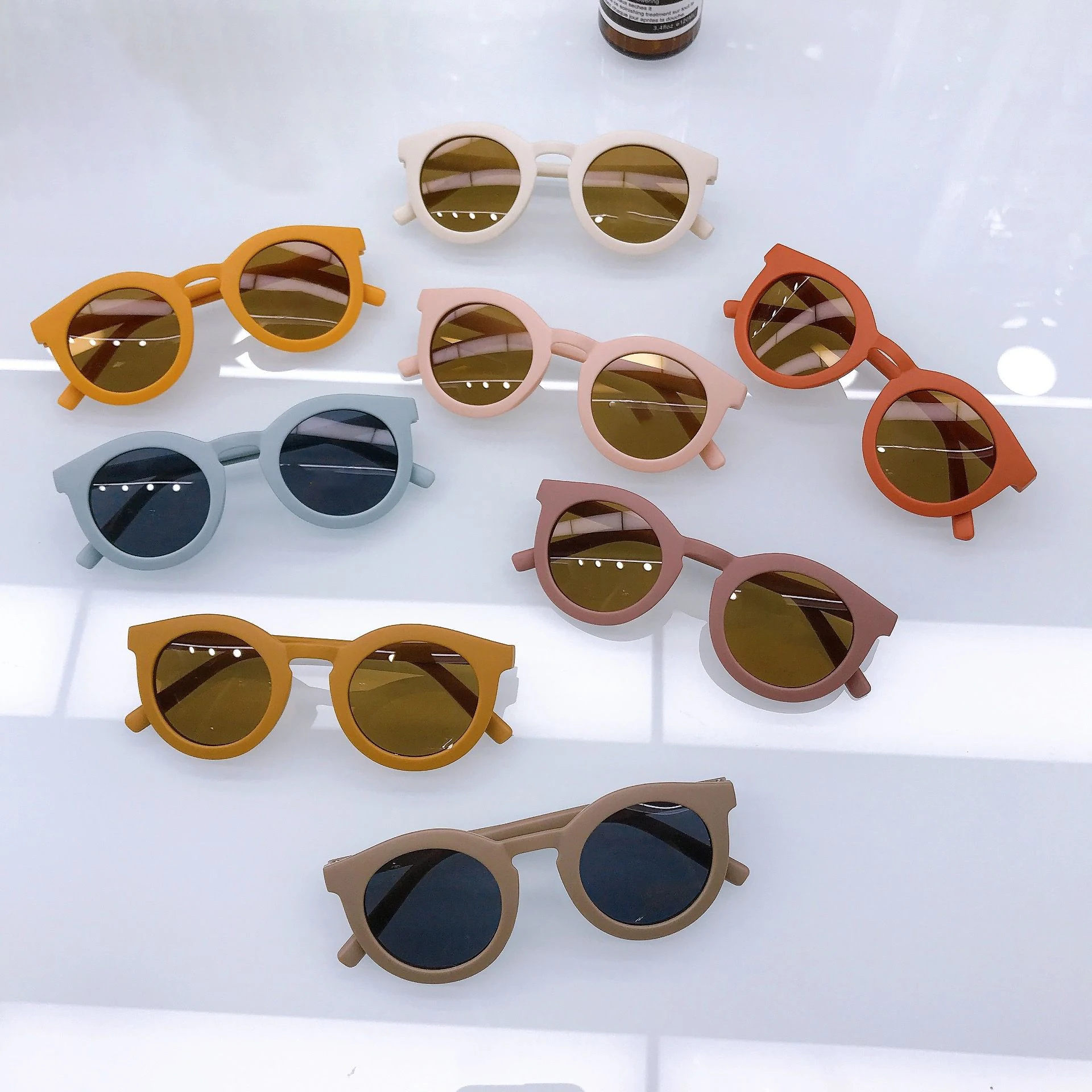 

2025 New Sun Shading Oval Frame Children's Fashion Street Photography Version Sunglasses For Boys And Girls