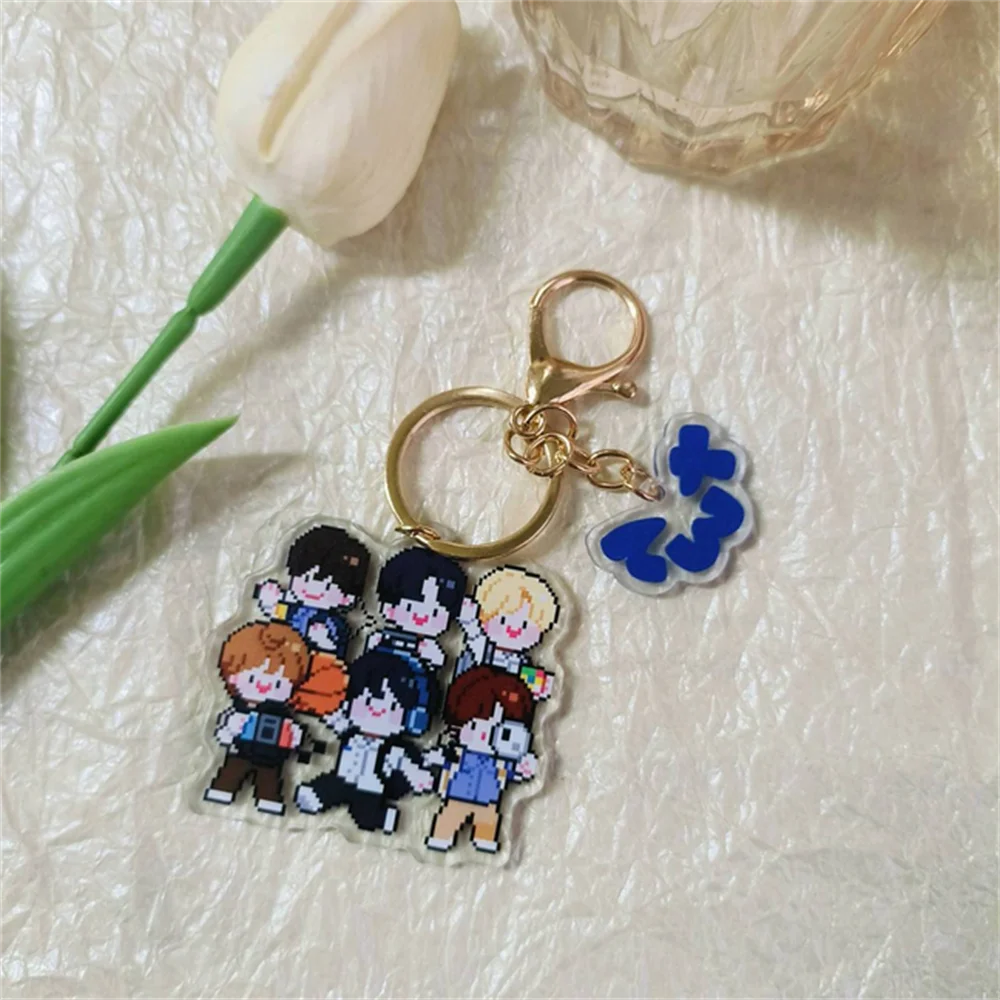 2 Stück/st Kpop TWS Schöner Cartoon-Schlüsselanhänger HD Doppelseitiger Druck Acryl Rucksack Pendent SHINYU DOHOON HANJIN JIHOON Fans Geschenk