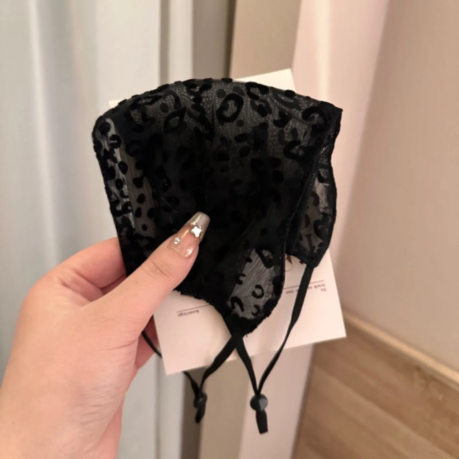 1PC Sheer Mesh Leopard Print Face Cover,Breathable Lightweight Sun Protection Mask, Adjustable Strap Fashion Accessory For Women