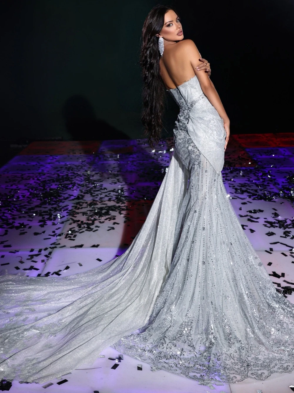 ชุดราตรีสีน้ำเงินระยิบระยับประดับลูกปัด ดีไซน์หางปลาด้านข้าง คอวีหวานหรูหรา ชุดออกงานพรอม คอร์เซ็ทสั่งตัดได้ ชุดงานเลี้ยงอย่างเป็นทางการ