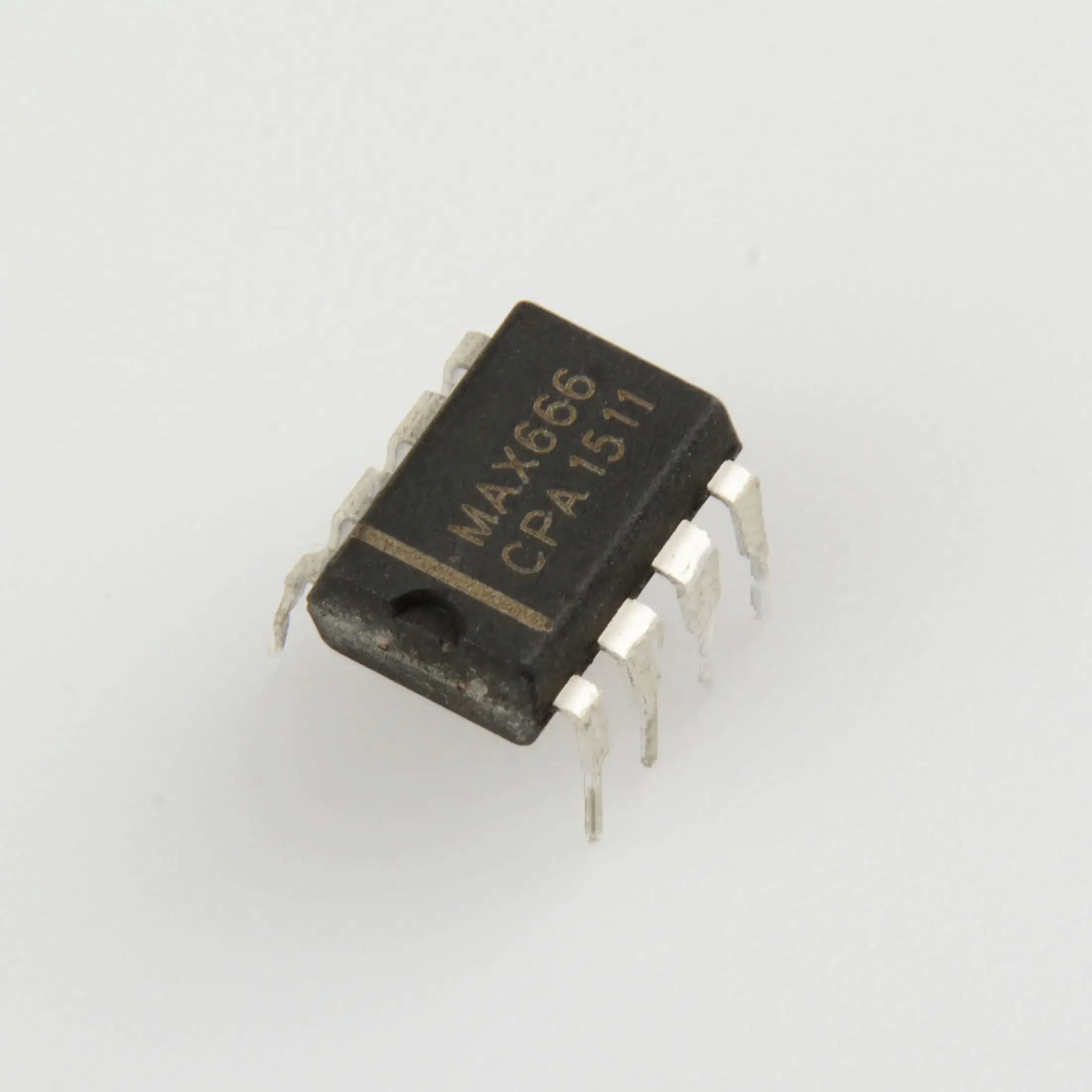 MAX666CPA in-line DIP8 MAX666 linear regulator, quality assurance, large quantity and excellent price