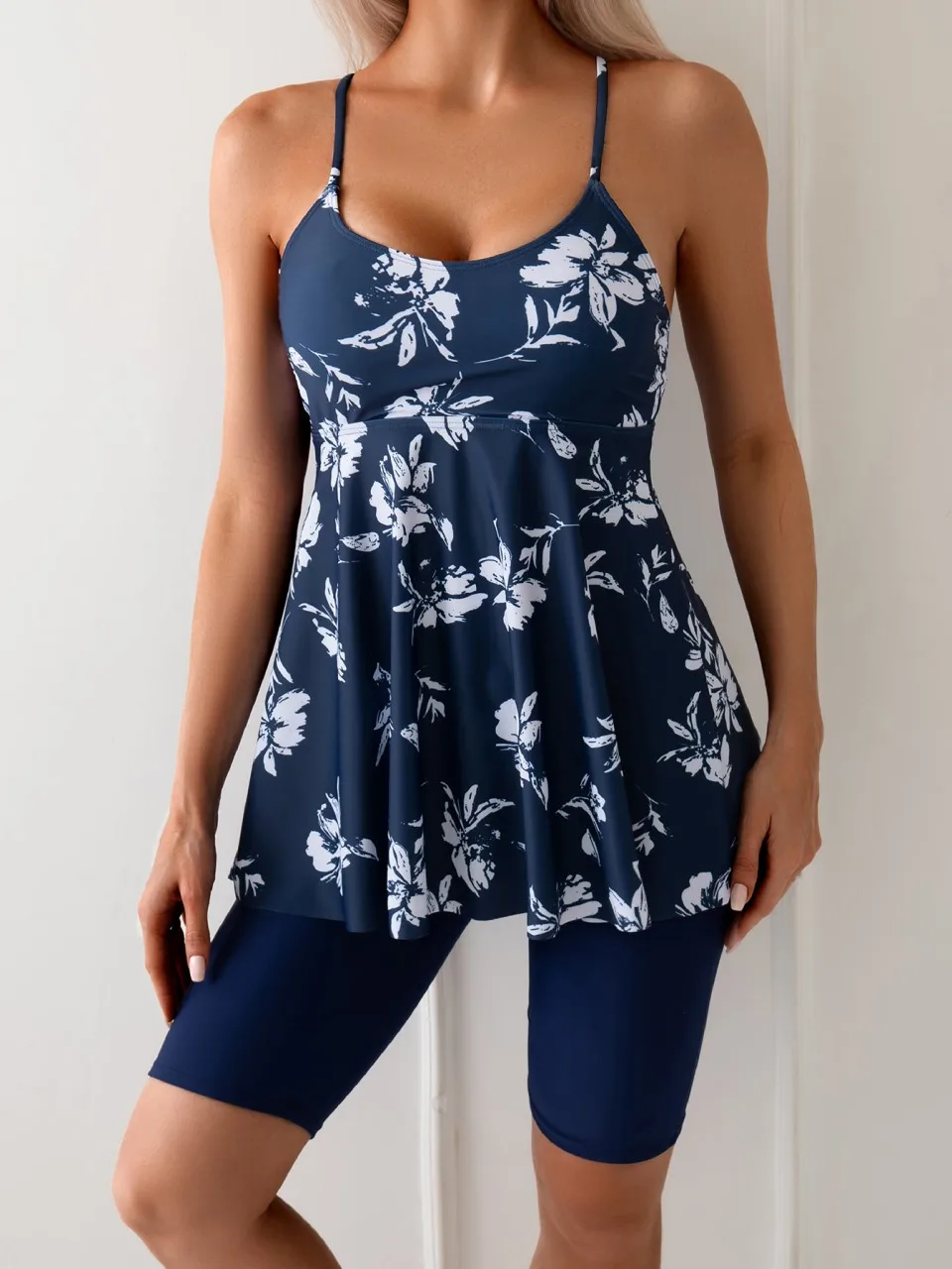 

2026 Сексуальный женский пляжный купальник-двойка с принтом и бретельками, с длинными шортами до колен, для плавания и отдыха на пляже