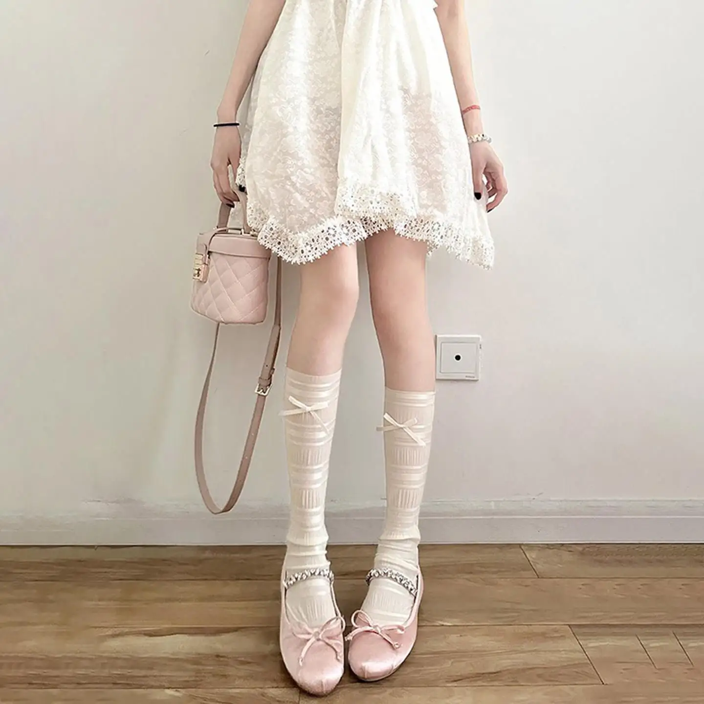 meias-femininas-finas-de-verao-estilo-ballet-em-seda-gelada-com-renda-meias-altas-brancas-com-laco-doce-e-padrao-de-rato