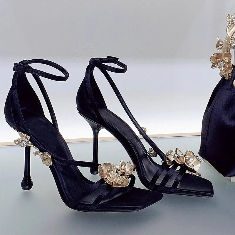 

Spring 2025 New Women's Dress High Heels Square Toe Thin Heel Metal Flower Decoration Sexy Elegant Party Ladies Sandals