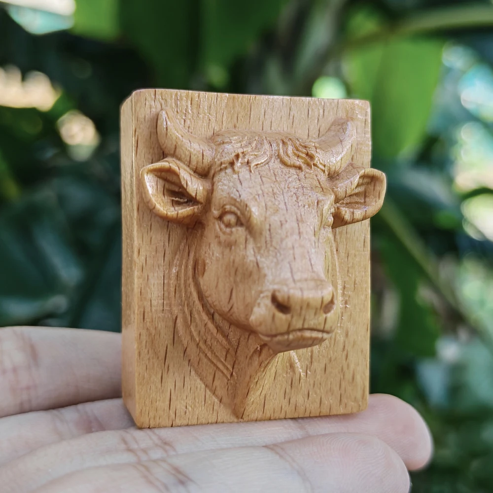 1.8 Inch Hand-Carved Wooden Cow Figurine Ornament Modern Style, Realistic Style Suitable for Creative Desktop Decorations, Christmas Decorations, Fireplace, Birthday Gifts, Halloween Decorations, Housewarming Gifts, Office, Centerpiece Decoration