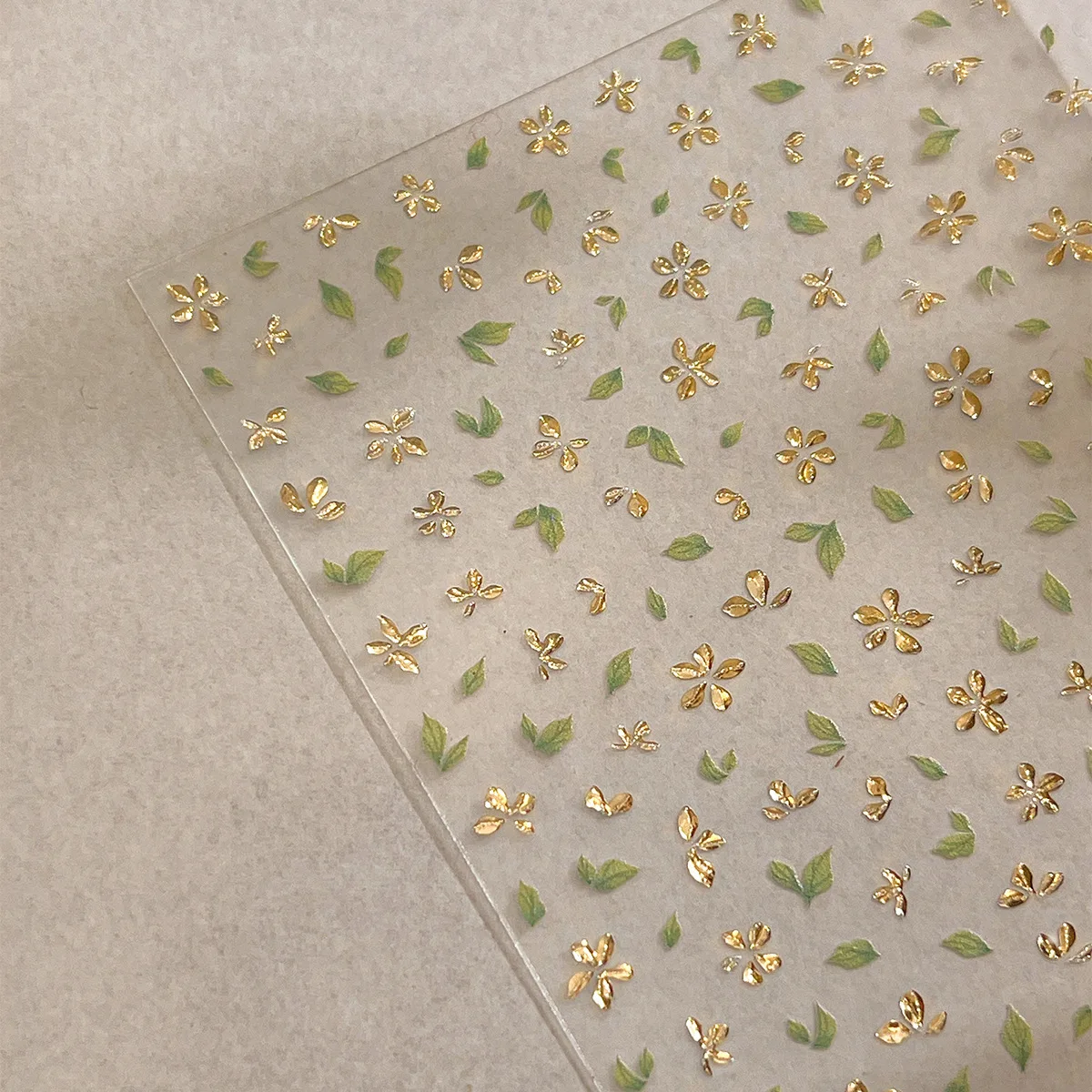 Цветочные наклейки для дизайна ногтей, 5D тисненные наклейки для ногтей с ромашками и золотым блеском, весна и лето, женские украшения своими руками, 1 лист